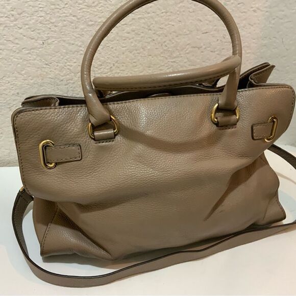 Authentic Michael Kors Hamilton Satchel Beautiful taupe "Dark Dune"color soft - Picture 16 of 16